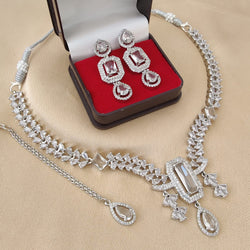 Simply Timeless elegant 3pc Necklace Macthing set